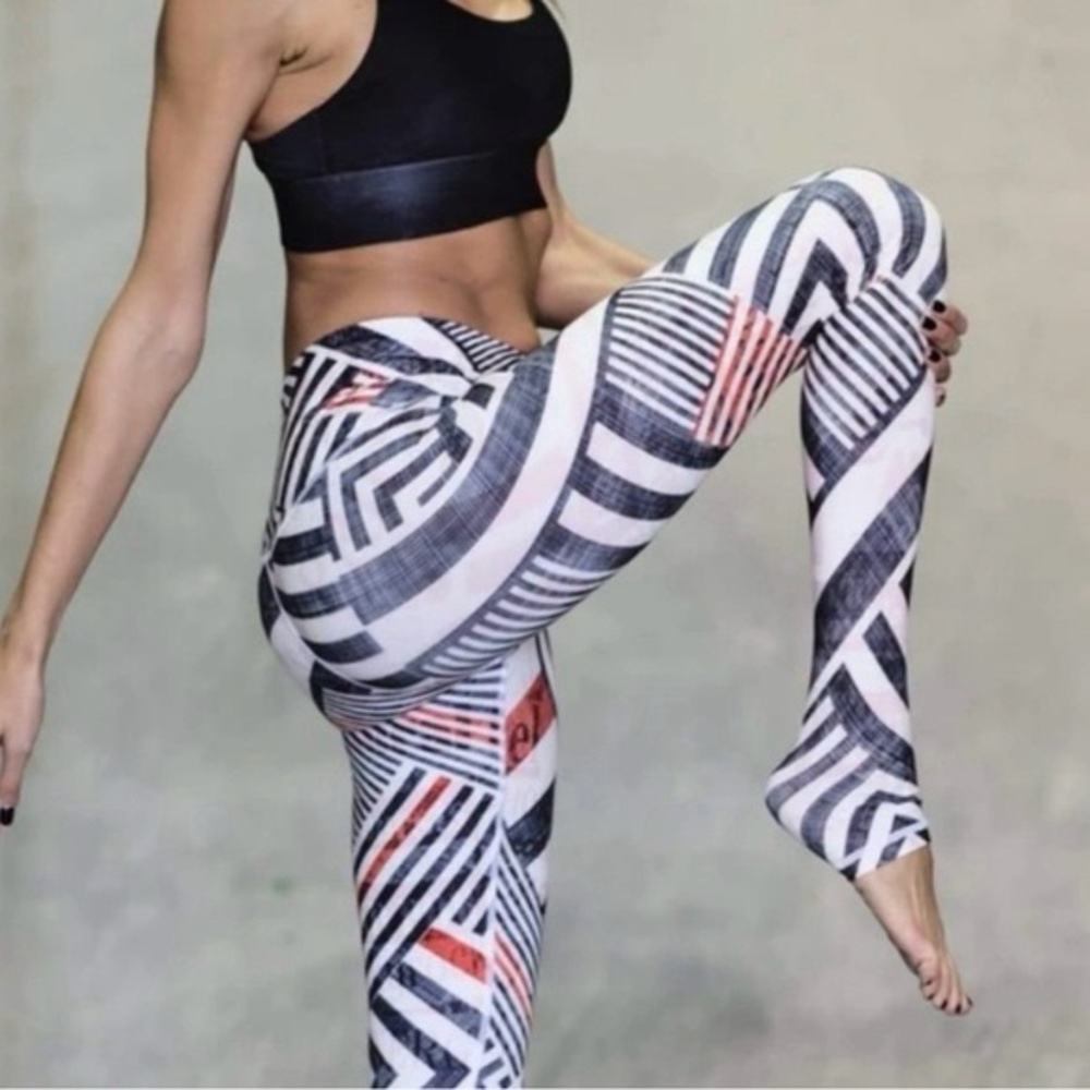 🧘🏼‍️NiyamaSolWhiteStripesYogaLeggings
